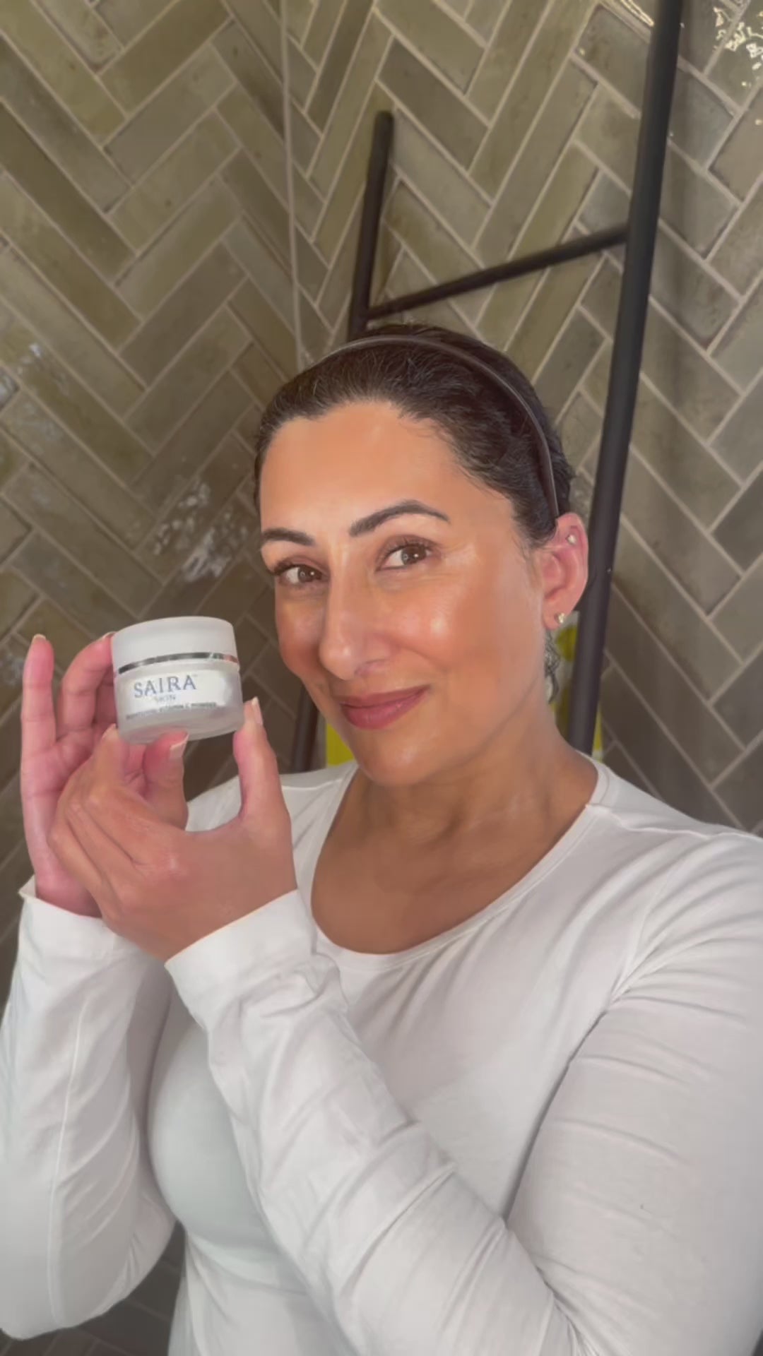 Load video: Brightening Vitamin C Powder