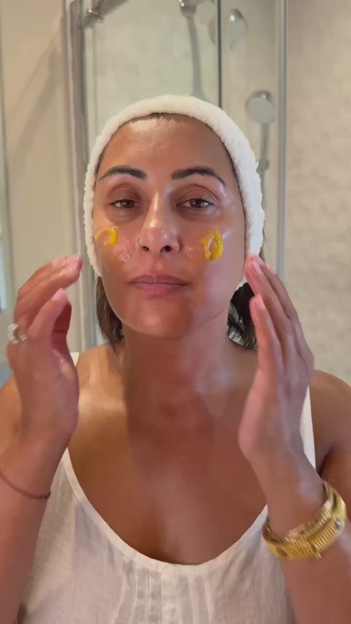 Load video: Exfoliating Treatment Mask