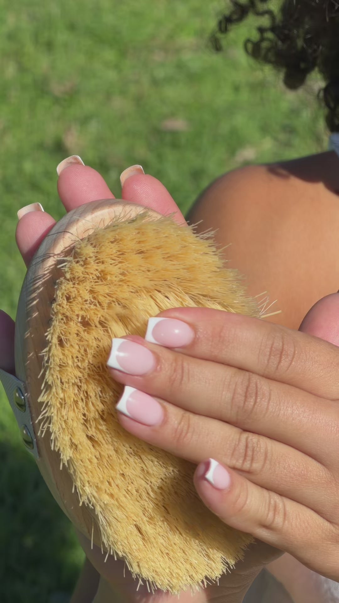 Load video: Dry Skin Brush