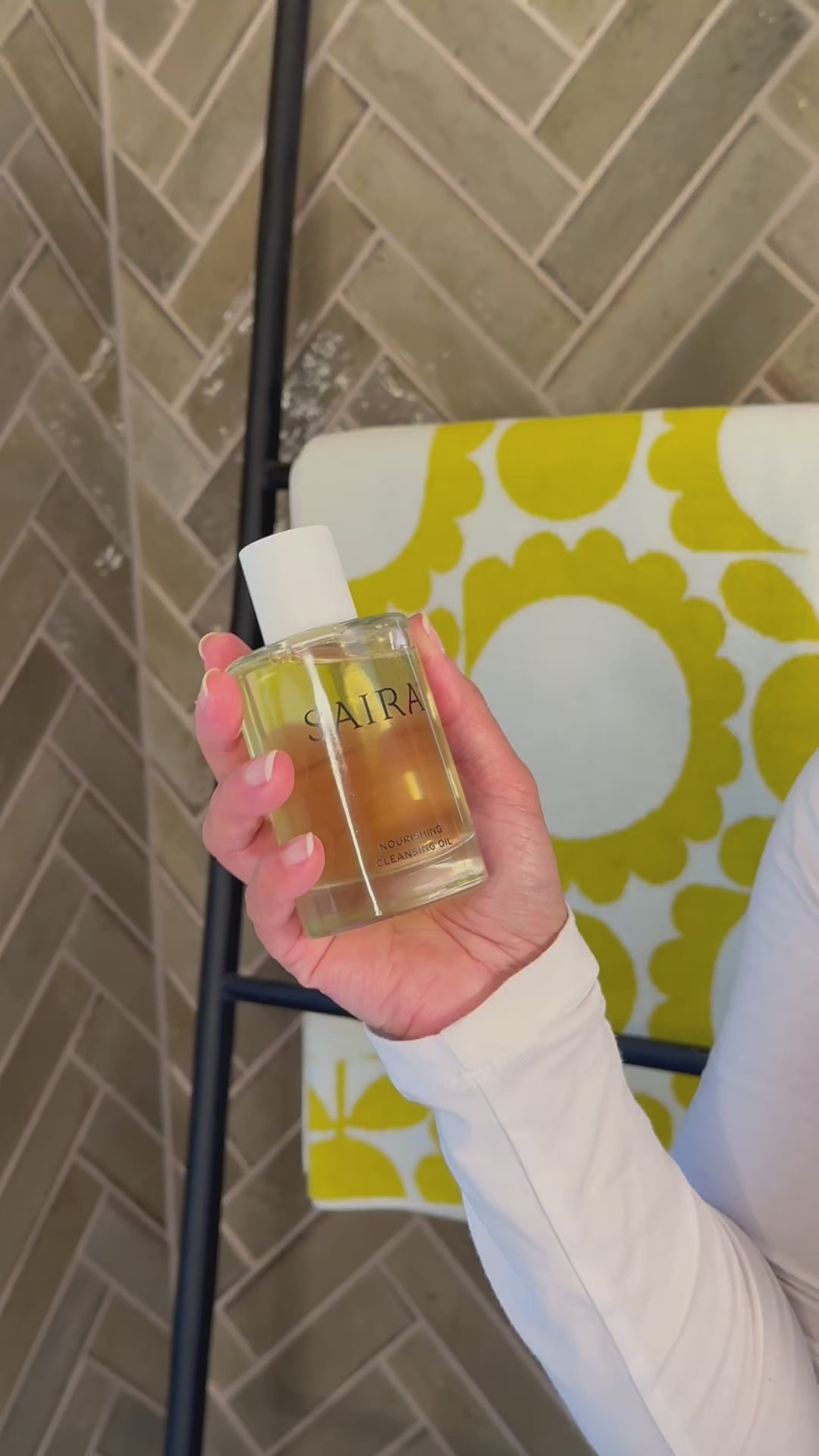 Load video: Nourishing Cleansing Oil + Muslin Cloth
