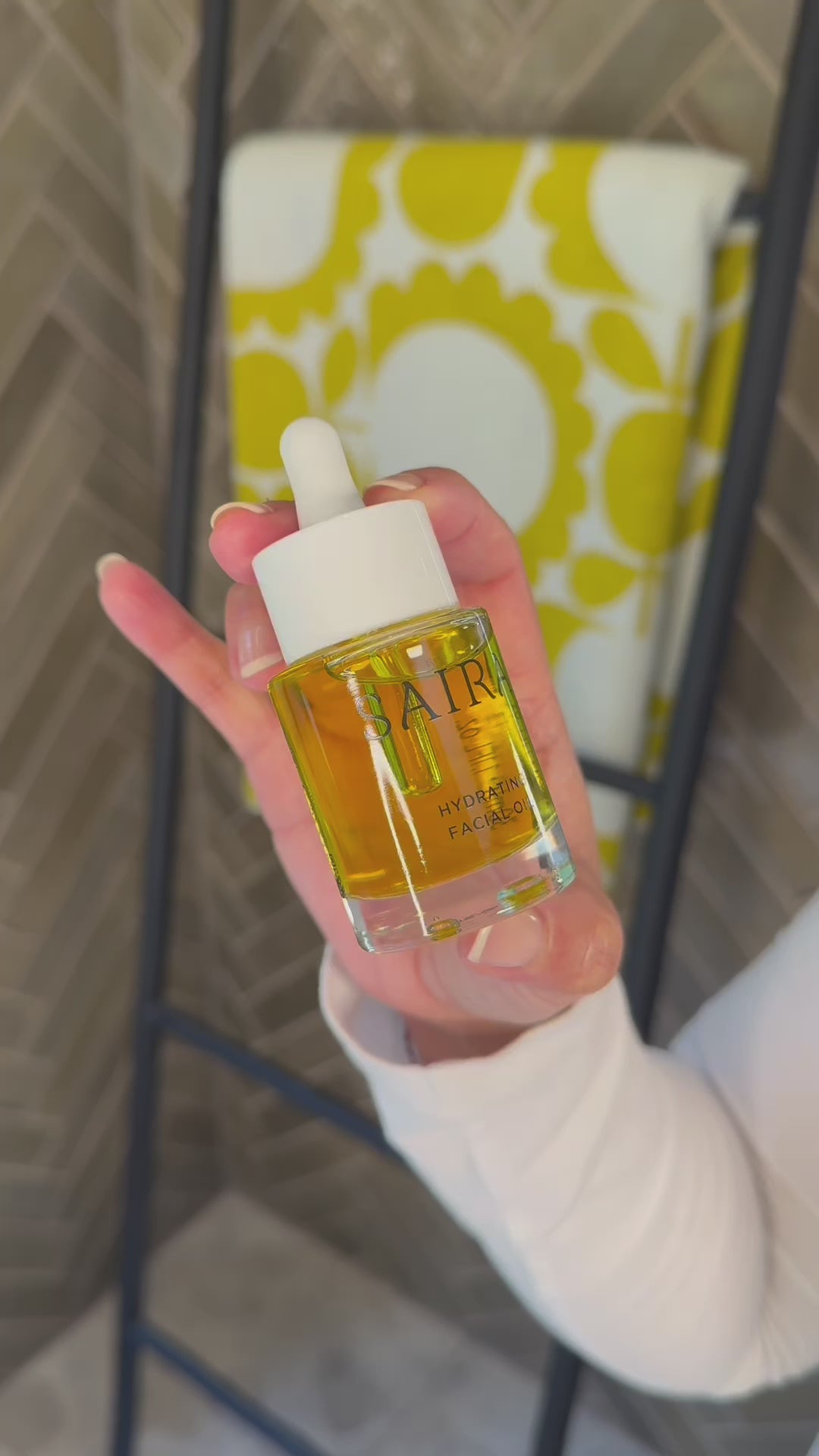 Load video: Hydrating Facial Oil